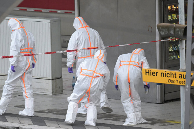 „Reuters“/„Scanpix“ nuotr./Hamburgo traukinių stotyje sužeisti žmonės