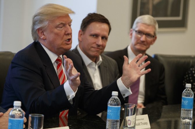 „Scanpix“/AP nuotr./Trumpas susitiko su technologijų kompanijų vadovais