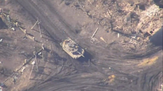 Kadras iš vaizdo įrašo/Amerikiečių tankas „Abrams“ Ukrainoje