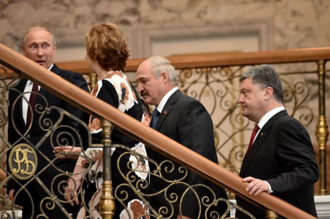 AFP/„Scanpix“ nuotr./Rusijos prezidentas Vladimiras Putinas, ES užsienio politikos vadovė Catherine Ashton, Baltarusijos prezidentas Aleksandras Lukašenka ir Ukrainos prezidentas Petro Porošenka