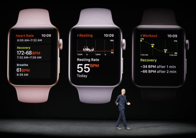AFP/„Scanpix“ nuotr./„Apple Watch Series 3“ pristatymas