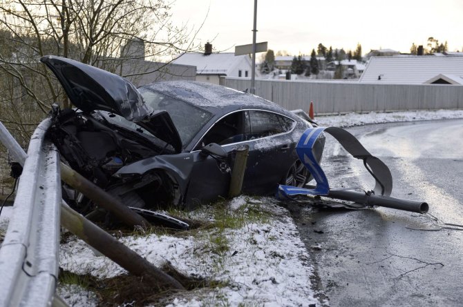 AFP/„Scanpix“ nuotr./Slidininko Petterio Northugo sudaužyta „Audi A7“