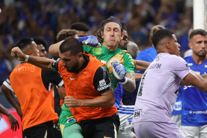 Vida Press nuotr./„Cruzeiro“ ir „Atletico Mineiro“ derbis baigėsi masinėmis muštynėmis