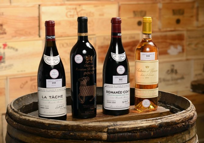 AFP/„Scanpix“ nuotr./Vyno buteliai iš Prancūzijos premjero rūsio. tarp jų – ir „Romanee-Conti 2004“
