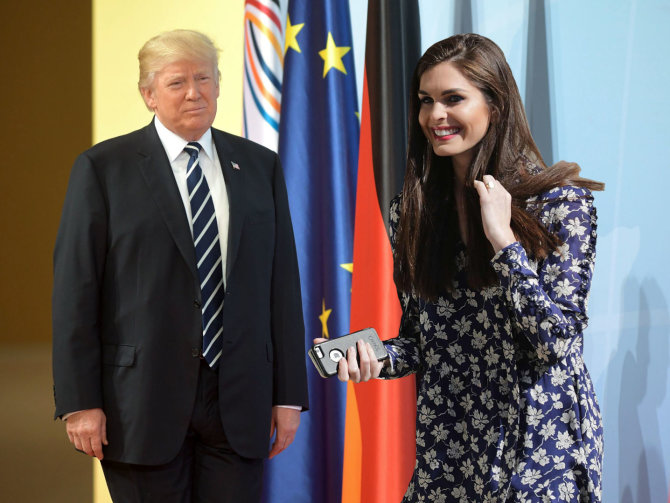 15min montažas / „Vida Press“ ir „Scanpix“ nuotr./Donaldas Trumpas ir Hope Hicks