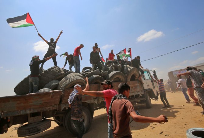 AFP/„Scanpix“ nuotr./Protestuojantys palestiniečiai