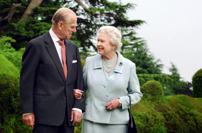 „Reuters“/„Scanpix“ nuotr./Karalienė Elizabeth II ir princas Philipas (2011 m.)