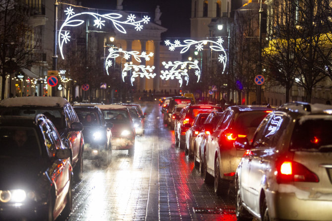 Luko Balandžio / 15min nuotr./Prieššventinės eismo spūstys sostinėje