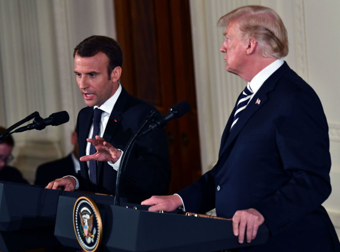 AFP/„Scanpix“ nuotr./Emmanuelis Macronas ir Donaldas Trumpas