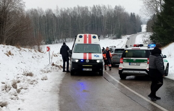 Nuotrauka iš „Facebook“ profilio „Pranešk, kur policija Plungės rajone“/Įvykio vietoje
