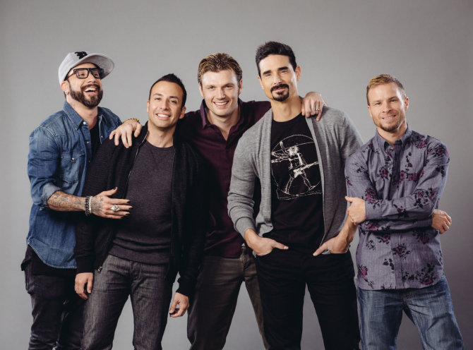 „Scanpix“/AP nuotr./„Backstreet Boys“ nariai (iš kairės) AJ McLeanas, Howie Dorough, Nickas Carteris, Kevinas Richardsonas ir Brianas Littrellas