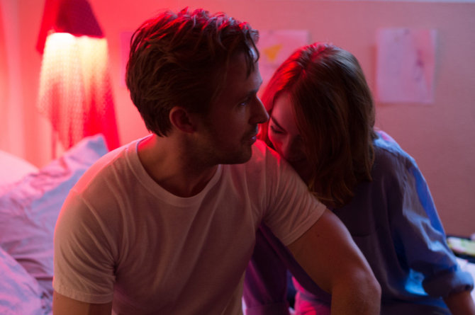 Kadras iš filmo/Ryanas Goslingas ir Emma Stone filme „Kalifornijos svajos“