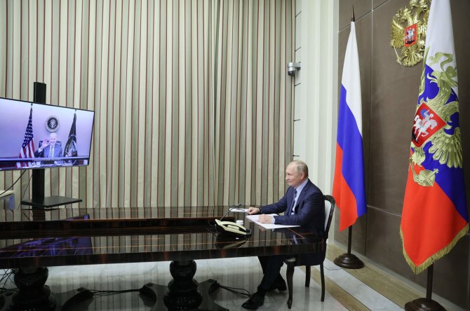 AFP/„Scanpix“ nuotr./J.Bidenas ir V.Putinas pradėjo virtualias derybas