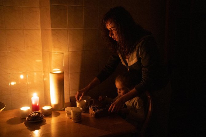 Ukrainos prezidento administracijos nuotr./Be elektros palikti ukrainiečiai