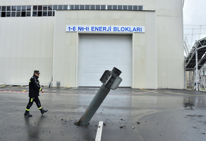 „Reuters“/„Scanpix“ nuotr./Nesprogusi raketa Azerbaidžano teritorijoje
