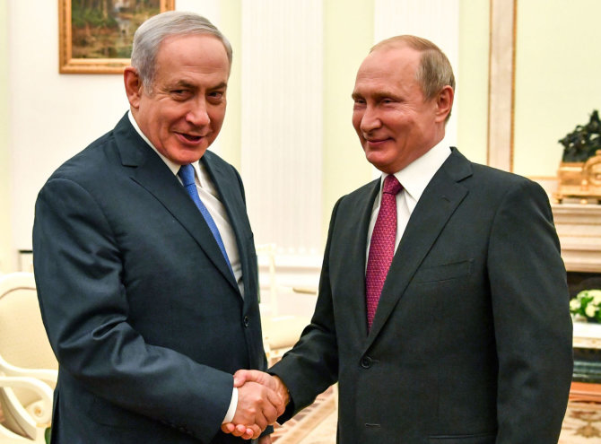 AFP/„Scanpix“ nuotr./Benjaminas Netanyahu ir Vladimiras Putinas