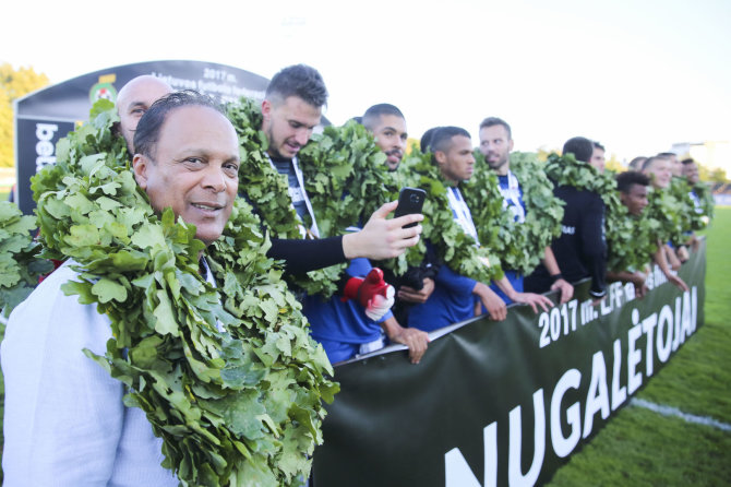 Irmanto Gelūno / 15min nuotr./Kauno „Stumbro“ futbolininkai švenčia pergalę LFF taurės turnyro finale