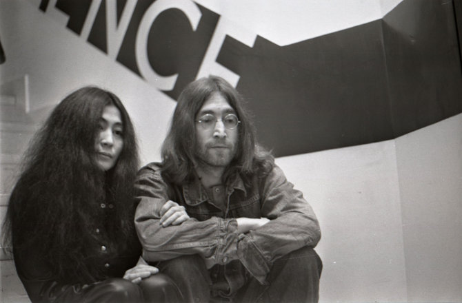 Vida Press nuotr./Johnas Lennonas ir Yoko Ono