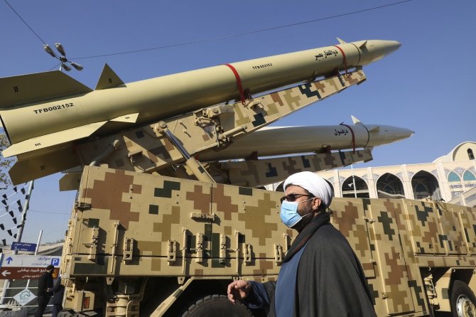 „Scanpix“/AP nuotr./Irano „Zolfaghar“ ir „Dezful“ raketos  
