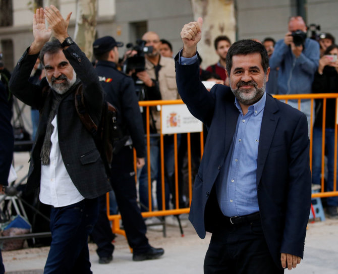„Reuters“/„Scanpix“ nuotr./Jordi Cuixartas (kairėje) ir Jordi Sanchezas