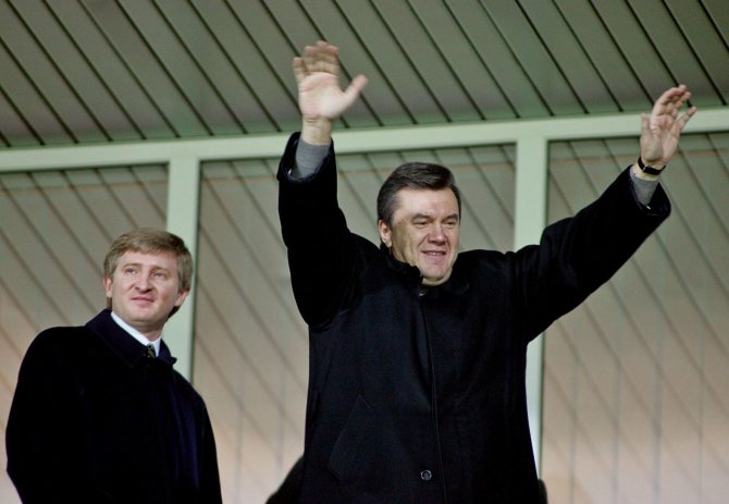 „Reuters“/„Scanpix“ nuotr./Rinatas Achmetovas su Viktoru Janukovyčium