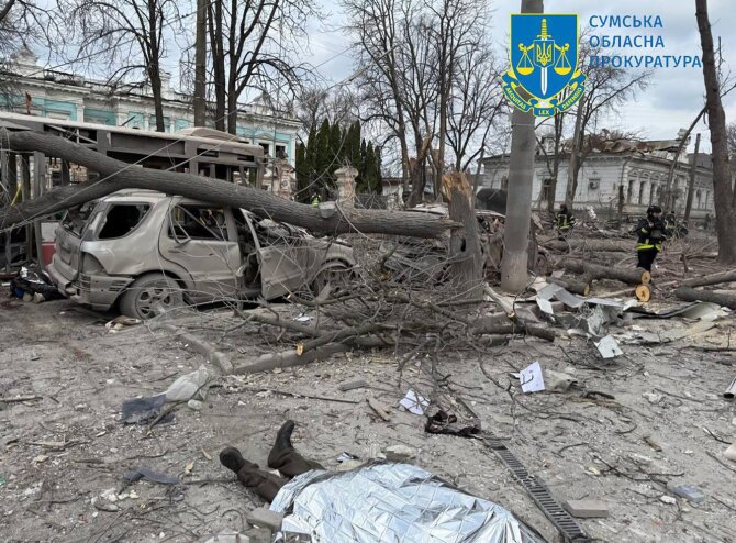 AFP/„Scanpix“ nuotr./Rusija smogė Sumų miestui