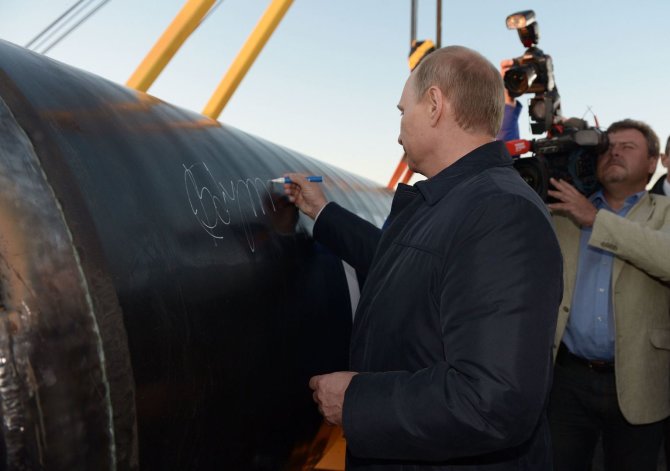 AFP/„Scanpix“ nuotr./Vladimiras Putinas „Sibiro jėgos“ statybos darbų atidarymo ceremonijoje