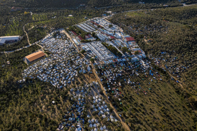 AFP/„Scanpix“ nuotr./Migrantų stovykla Lesbo saloje