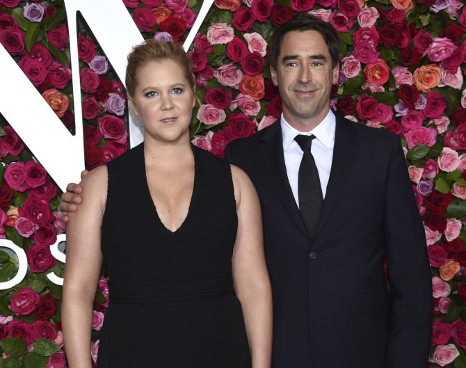 „Scanpix“/AP nuotr./Amy Schumer ir Chrisas Fischeris