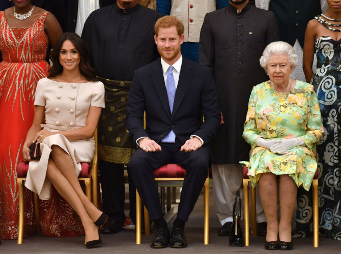 „Scanpix“ nuotr./Sasekso hecogienė Meghan, princas Harry ir karalienė Elizabeth II