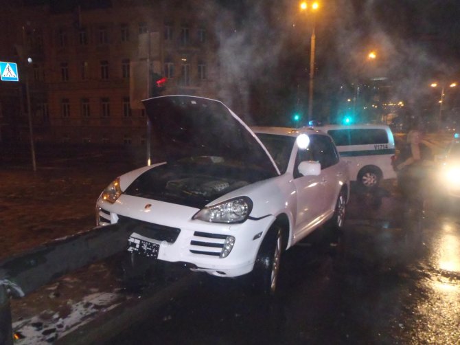 Vilniaus policijos nuotr./„Porsche Cayenne“ avarija