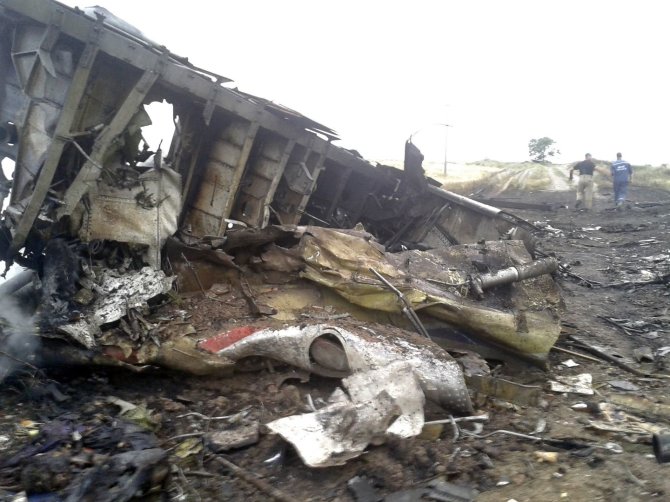 „Reuters“/„Scanpix“ nuotr./Ukrainoje sudužęs Malaizijos laineris „Boeing 777“ su 295 žmonėmis numuštas iš Rusijos teritorijos?