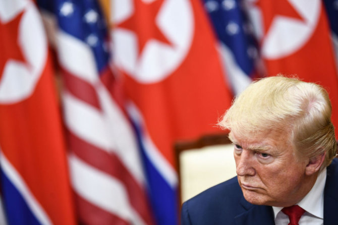 AFP/„Scanpix“ nuotr./Trečią kartą susitiko Donaldas Trumpas ir Kim Jong Unas
