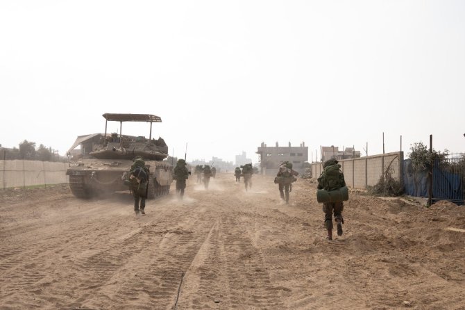 IDF/Izraelio kariai apsupo Chan Junisą Gazos Ruože