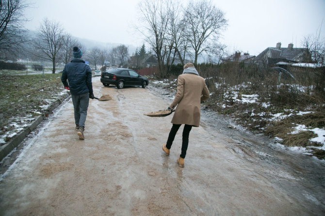 Juliaus Kalinsko / 15min nuotr./Vilniuje ketvirtadienio rytą labai slidu