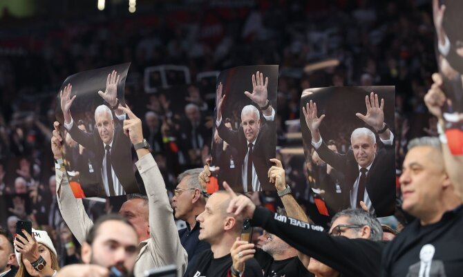 Vida Press nuotr./„Partizan“ sirgalių palaikymas Željko Obradovičiui