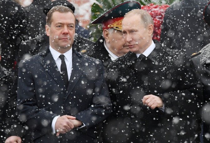 Dmitrijus Medvedevas ir Vladimiras Putinas / AFP