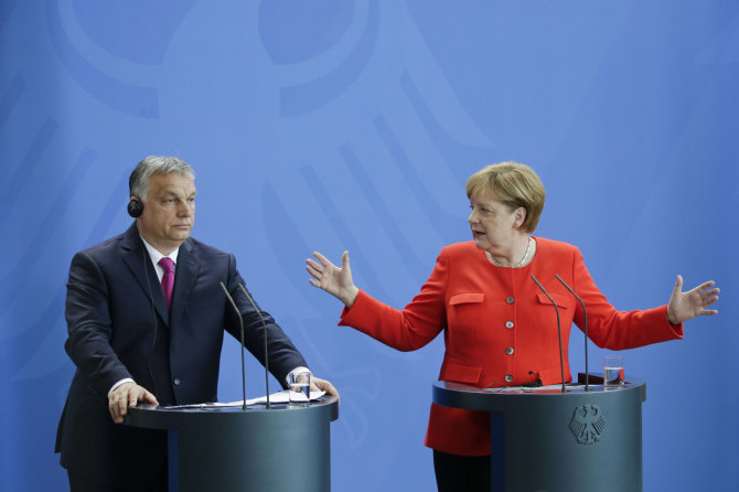 „Scanpix“/„SIPA“ nuotr./Viktoras Orbanas ir Angela Merkel