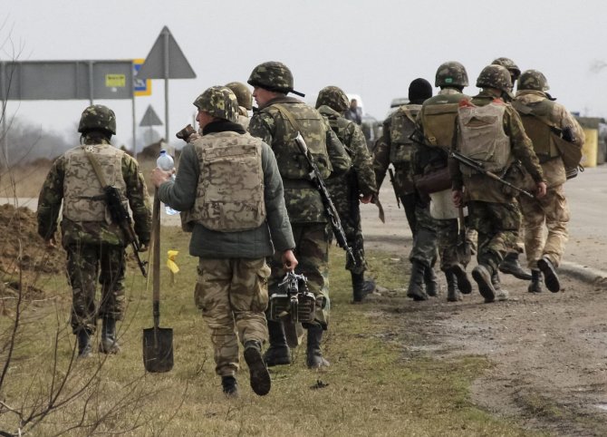 „Reuters“/„Scanpix“ nuotr./Ukrainos kariai prie Krymo sienos