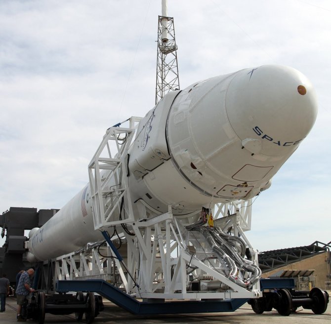 AFP/„Scanpix“ nuotr./„SpaceX“ raketa „Falcon 9“ 