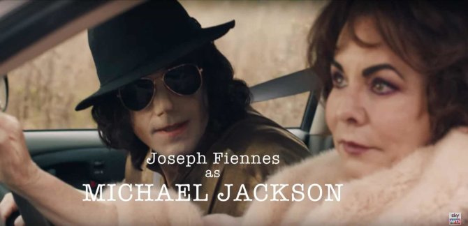 Stop kadras/Michaelą Jacksoną vaidinantis Josephas Fiennesas