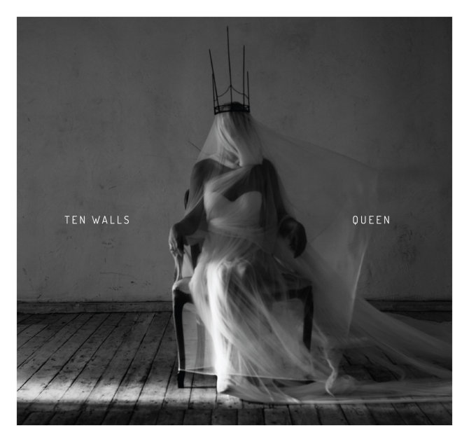 „Ten Walls“ albumo „Queen“ viršelis