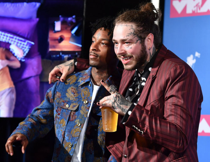 AFP/„Scanpix“ nuotr./Hito „Rockstar“ atlikėjai 21 Savage ir Post Malone 