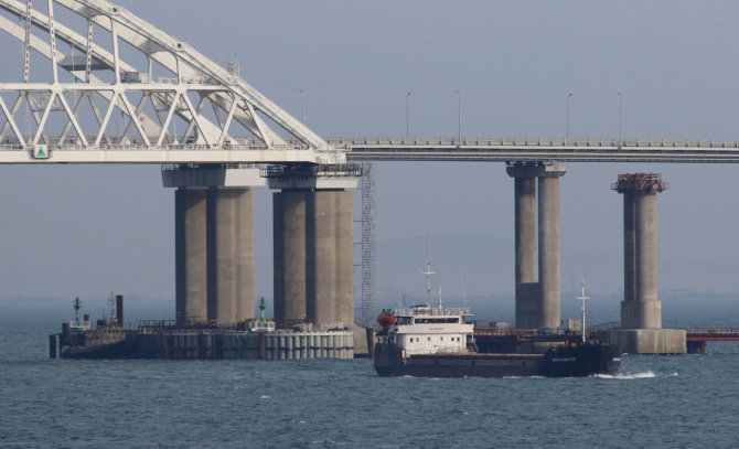 „Reuters“/„Scanpix“ nuotr./Krymo tiltas per Kerčės sąsiaurį
