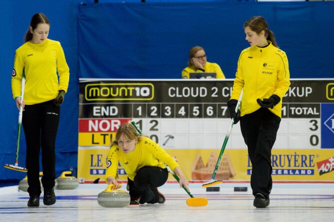 Photos by Miki nuotr./Lietuvos merginų kerlingo rinktinė