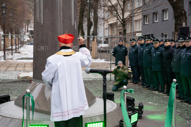 Eriko Ovčarenko / BNS nuotr./Obeliskas policijai