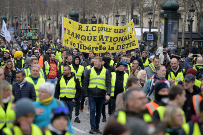 AFP/„Scanpix“ nuotr./„Geltonųjų liemenių“ protestas Paryžiuje