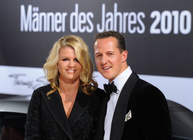 Michaelis Schumacheris su žmona Corinna 2010-ųjų spalį