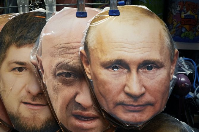 „Scanpix“/AP nuotr./Ramzanas Kadyrovas, Jevgenijus Prigožinas, Vladimiras Putinas