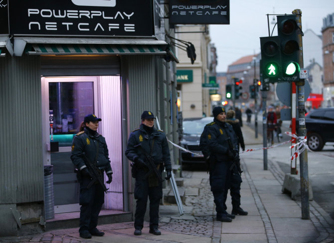 „Reuters“/„Scanpix“ nuotr./Po teroro išpuolių Kopenhagoje – policijos reidas interneto kavinėje.